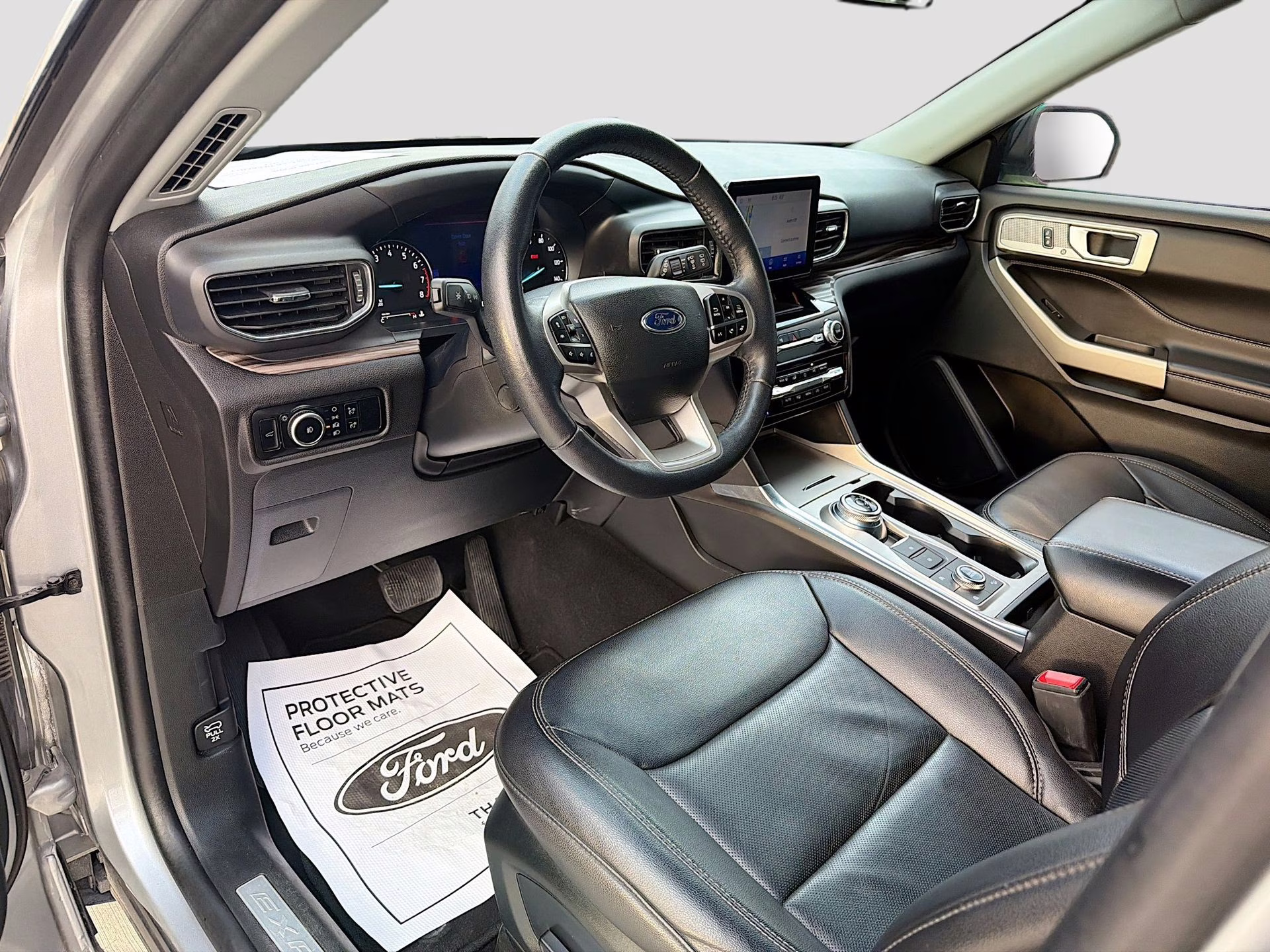 2023 Iconic Silver Metallic Ford Explorer Limited 4X4 SUV