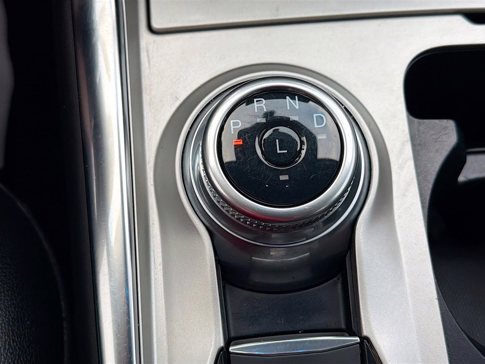 2023 Iconic Silver Metallic Ford Explorer Limited 4X4 SUV