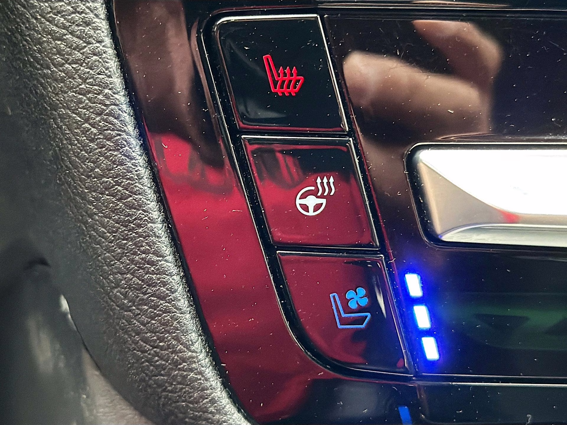 2023 Iconic Silver Metallic Ford Explorer Limited 4X4 SUV