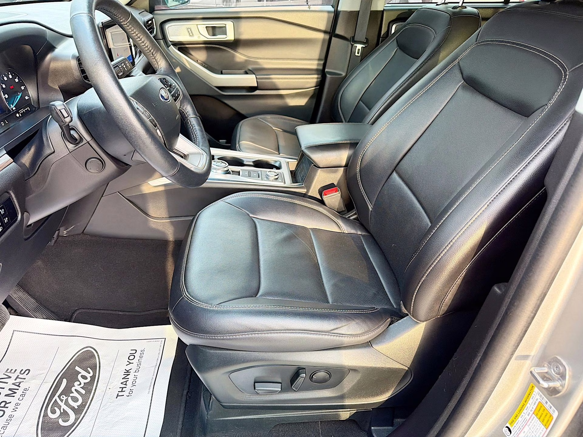 2023 Iconic Silver Metallic Ford Explorer Limited 4X4 SUV