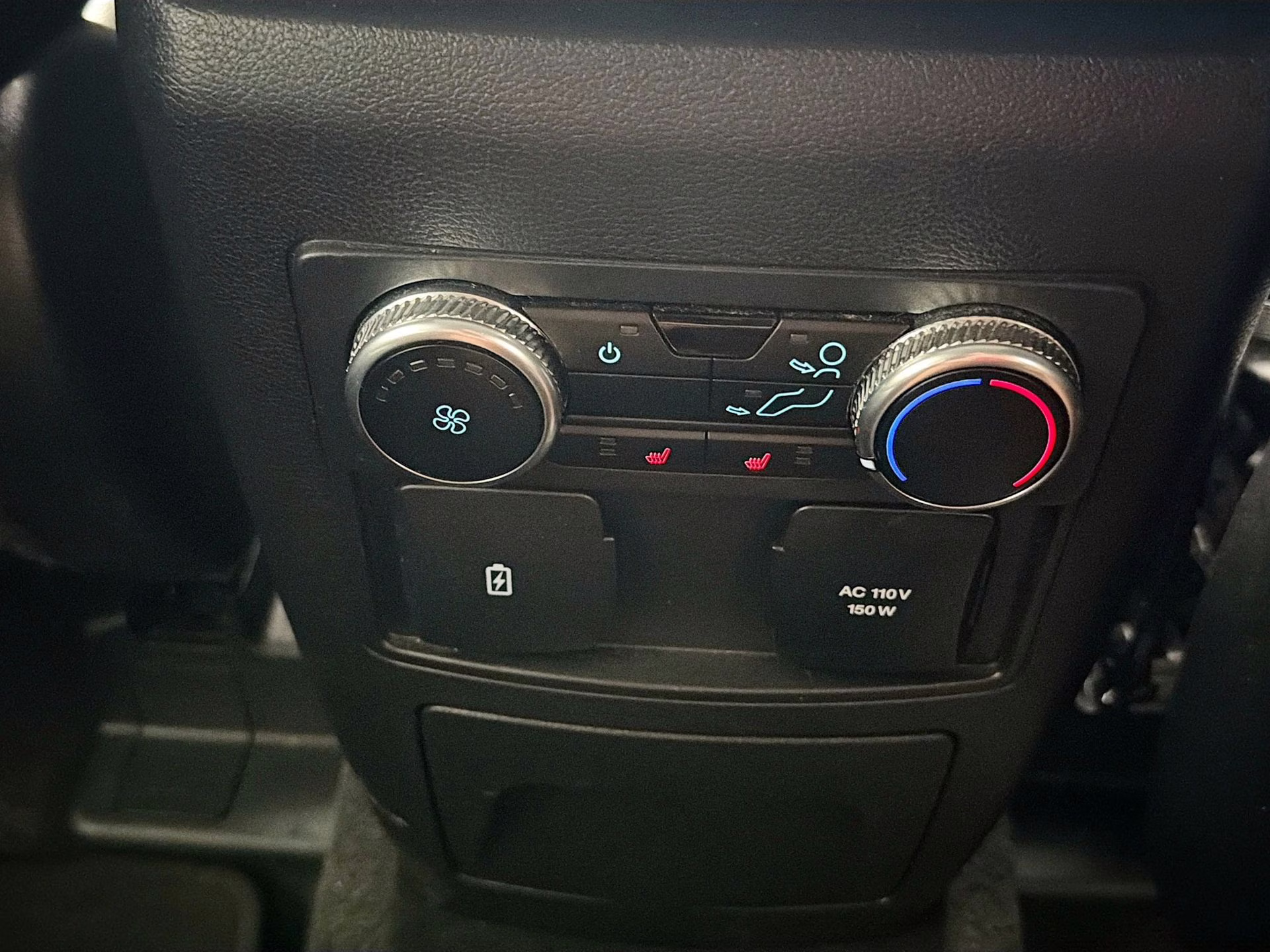 2023 Iconic Silver Metallic Ford Explorer Limited 4X4 SUV