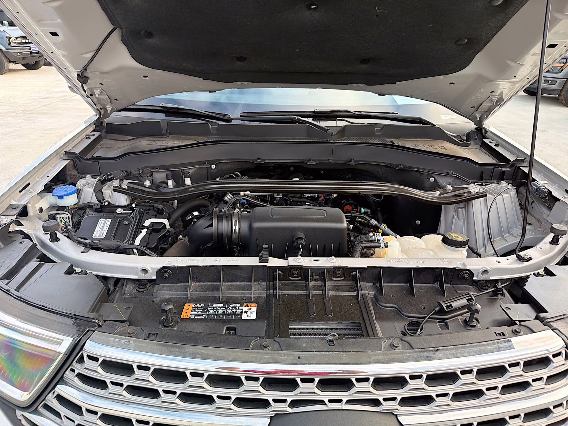 2023 Iconic Silver Metallic Ford Explorer Limited 4X4 SUV