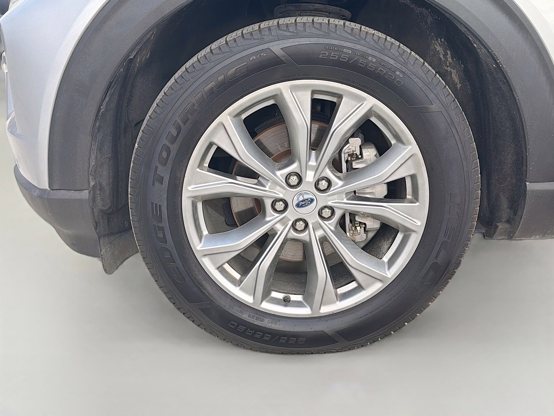 2023 Iconic Silver Metallic Ford Explorer Limited 4X4 SUV