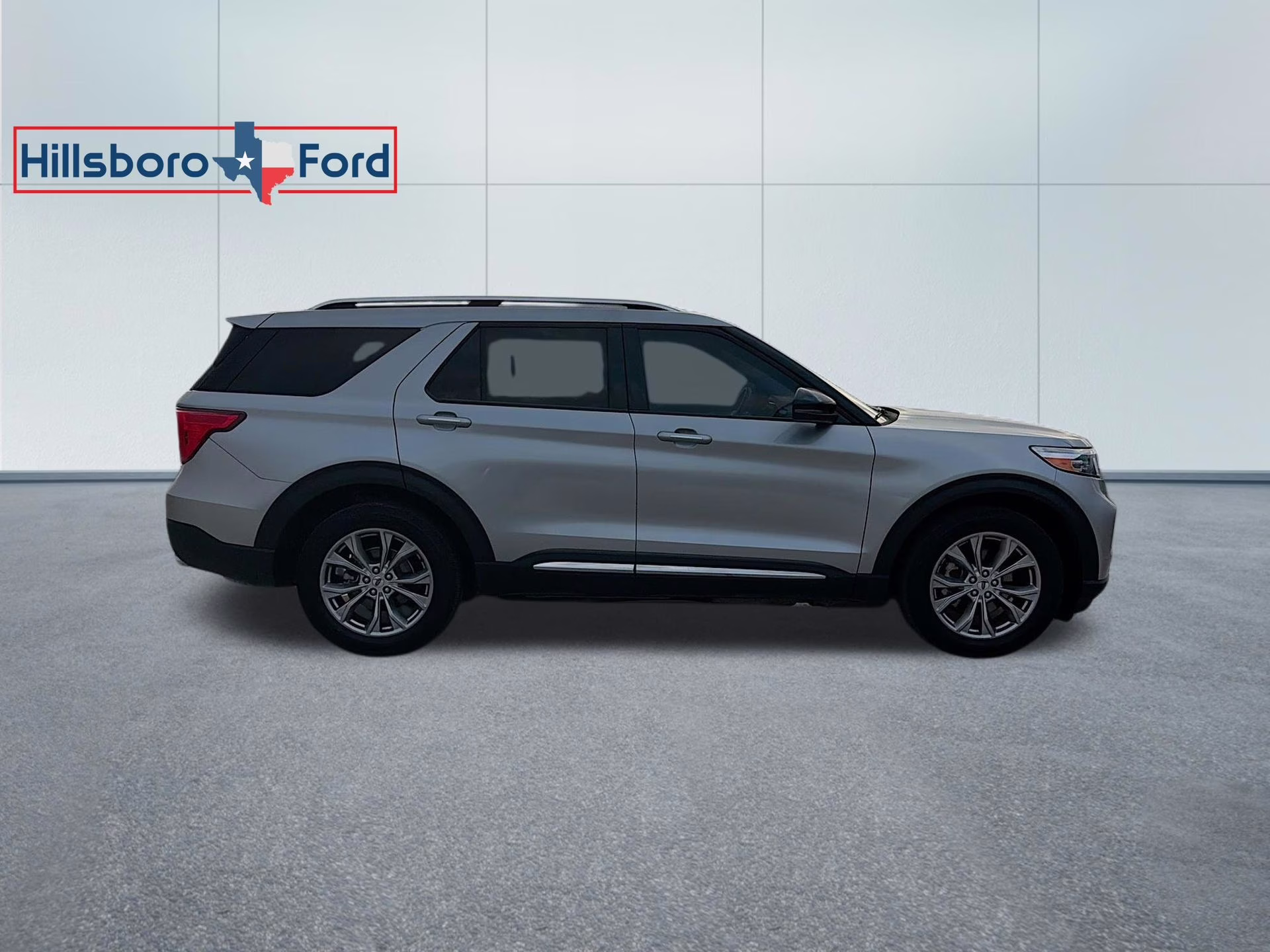 2023 Iconic Silver Metallic Ford Explorer Limited 4X4 SUV