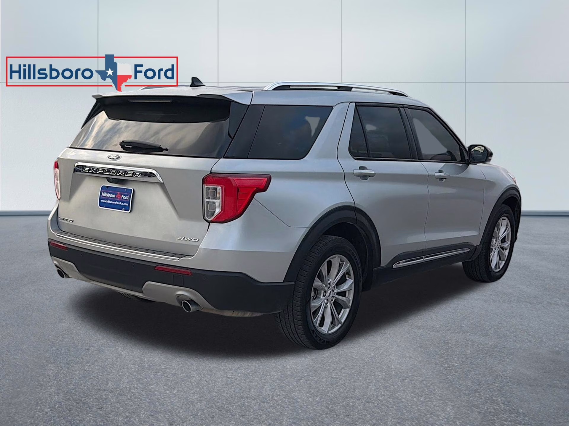 2023 Iconic Silver Metallic Ford Explorer Limited 4X4 SUV