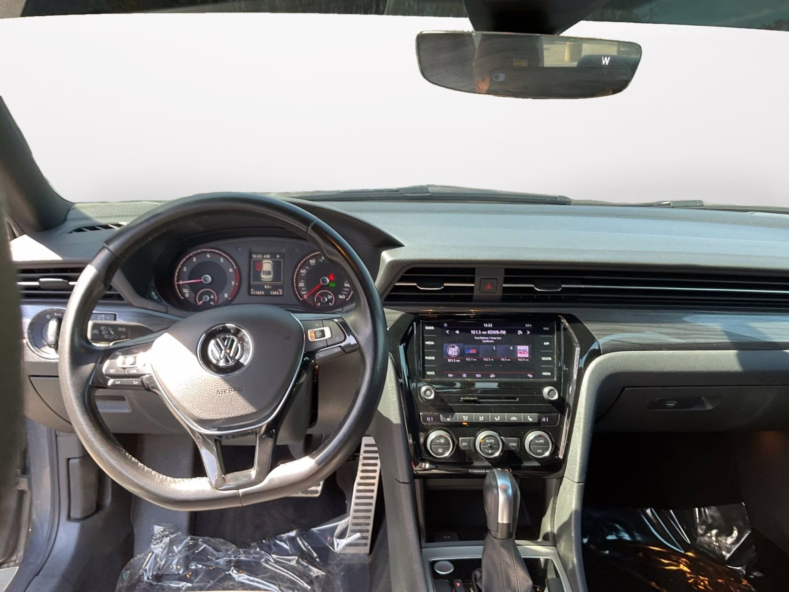 2022 Platinum Gray Metallic Volkswagen Passat 2.0T R-Line FWD Sedan