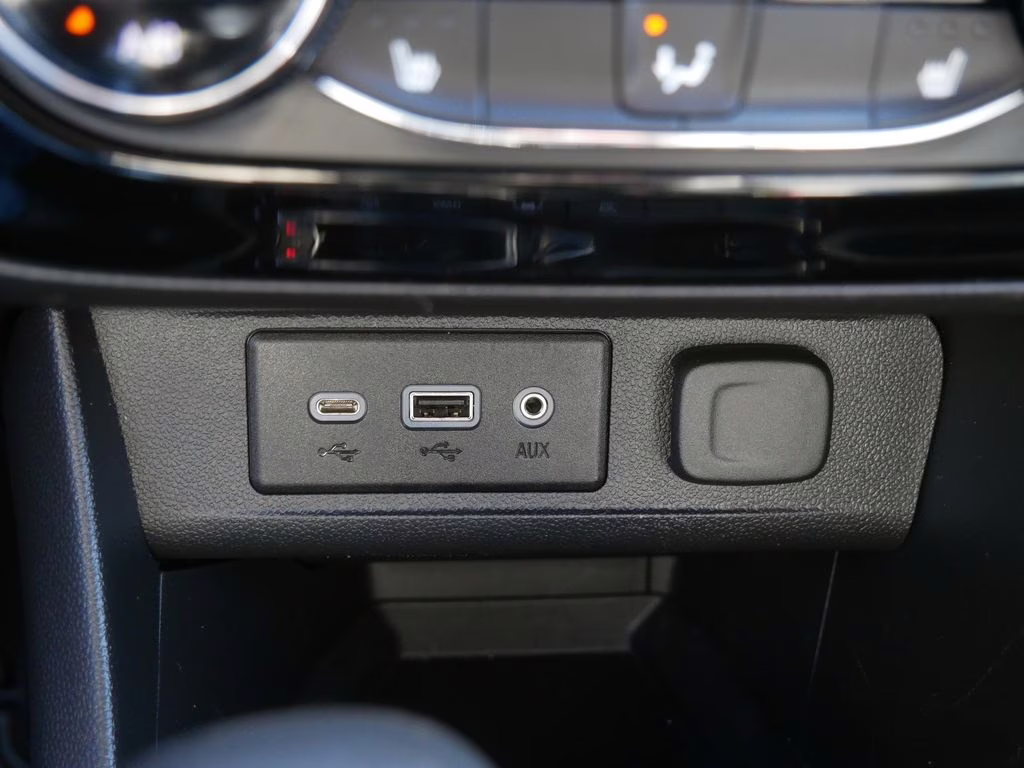 2023 White Frost Tricoat Buick Encore GX Essence AWD SUV