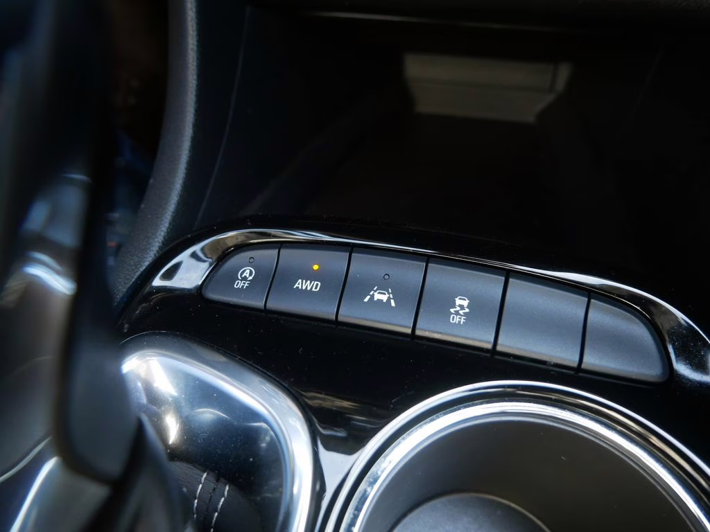 2023 White Frost Tricoat Buick Encore GX Essence AWD SUV