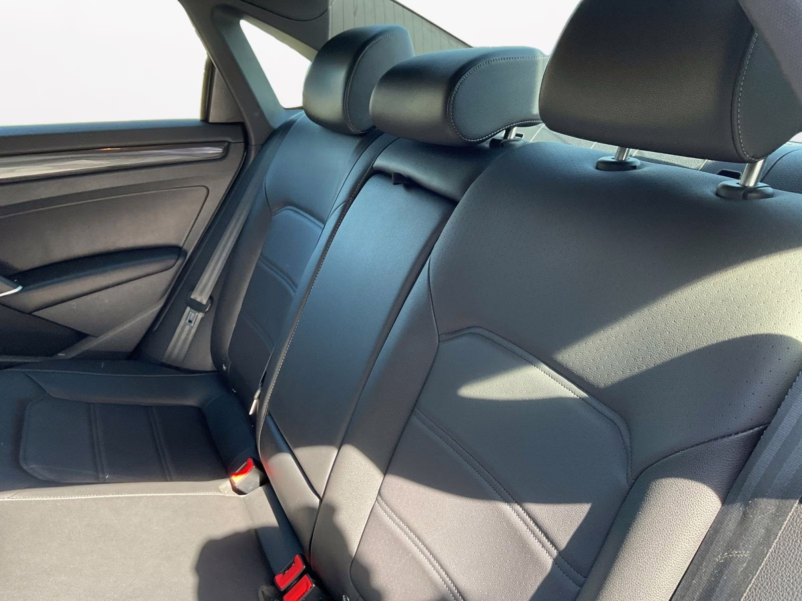 2022 Platinum Gray Metallic Volkswagen Passat 2.0T R-Line FWD Sedan