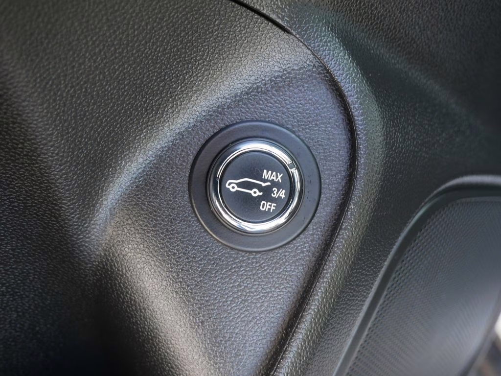 2023 White Frost Tricoat Buick Encore GX Essence AWD SUV