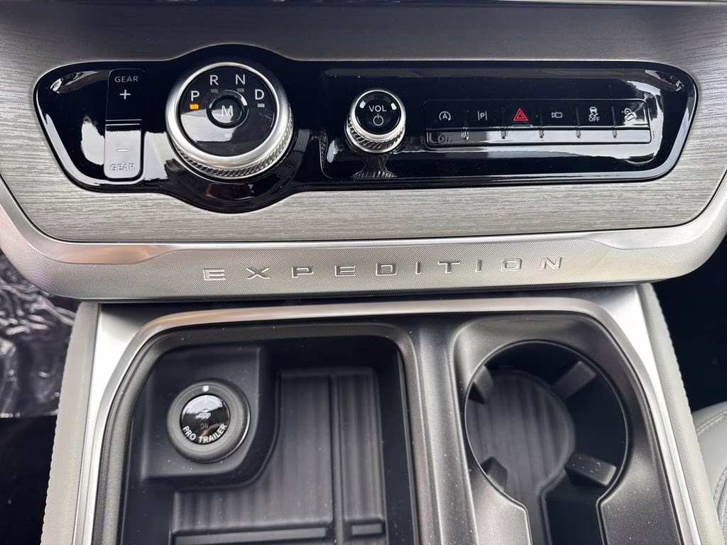 2026 White Metallic Ford Expedition Platinum 4X4 SUV