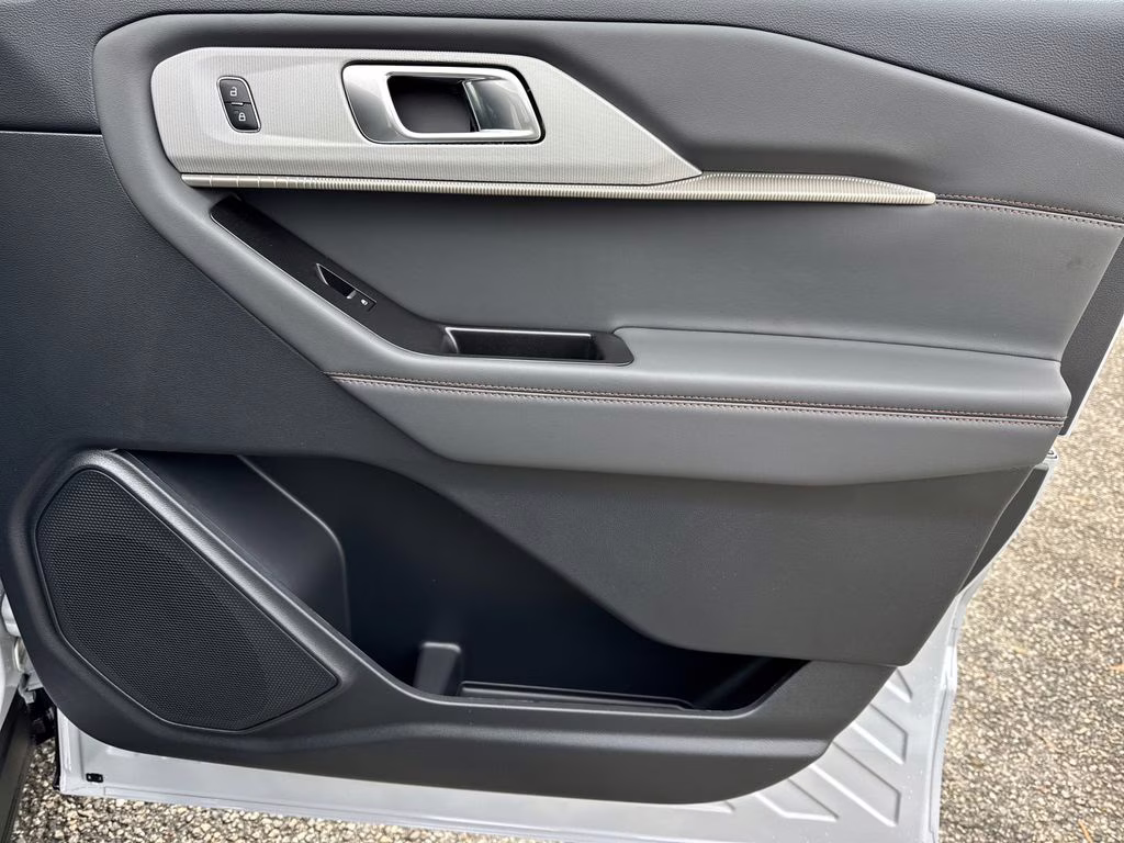 2026 White Metallic Ford Explorer Active RWD SUV