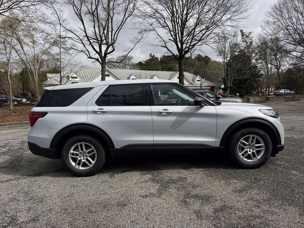 2026 White Metallic Ford Explorer Active RWD SUV
