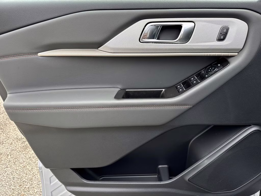 2026 White Metallic Ford Explorer Active RWD SUV