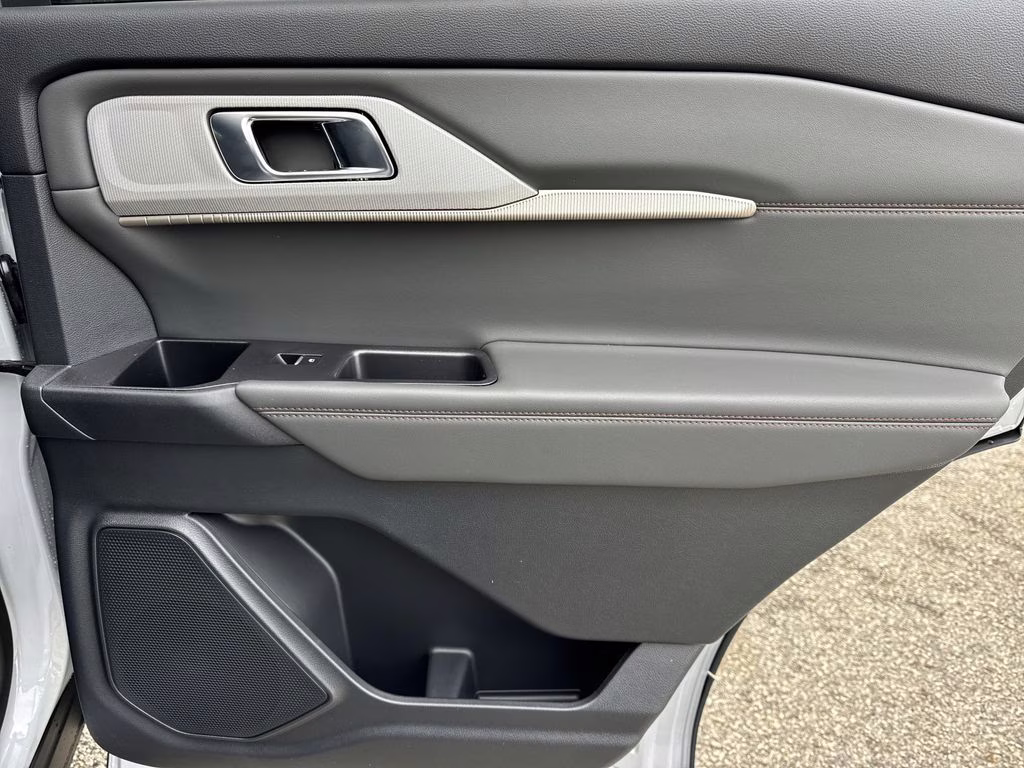 2026 White Metallic Ford Explorer Active RWD SUV