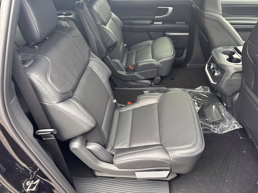 2026 Black Metallic Ford Expedition Max Platinum 4X4 SUV