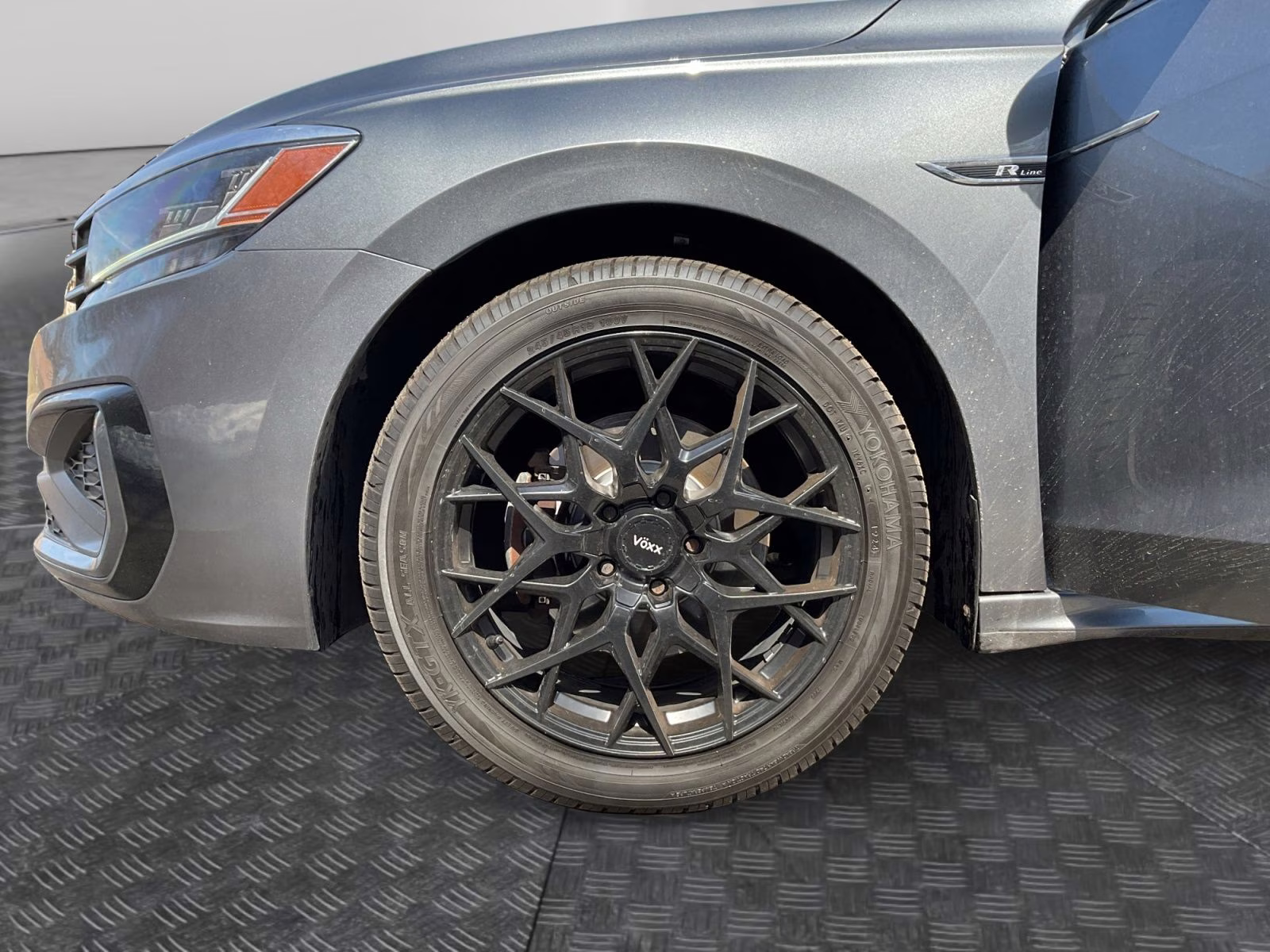 2022 Platinum Gray Metallic Volkswagen Passat 2.0T R-Line FWD Sedan