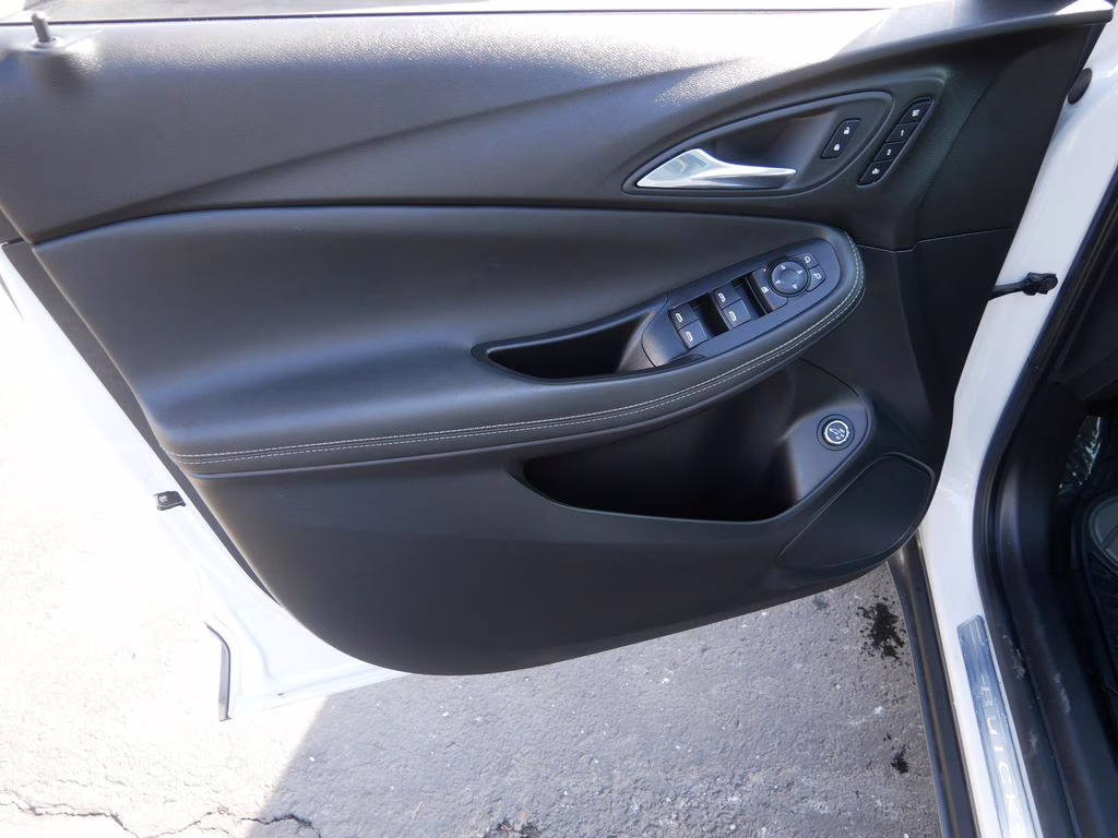 2023 White Frost Tricoat Buick Encore GX Essence AWD SUV