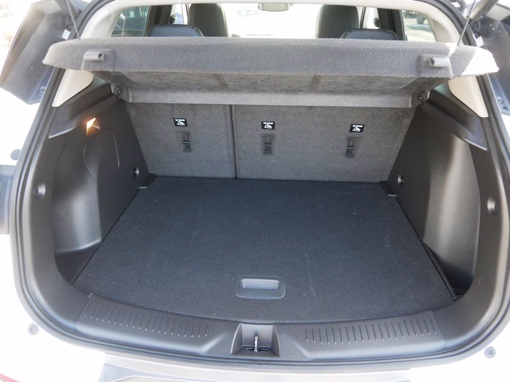 2023 White Frost Tricoat Buick Encore GX Essence AWD SUV