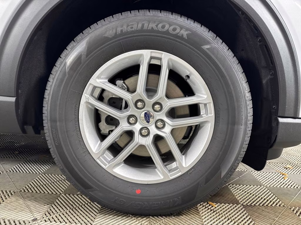 2026 Space White Metallic Ford Explorer Active RWD SUV