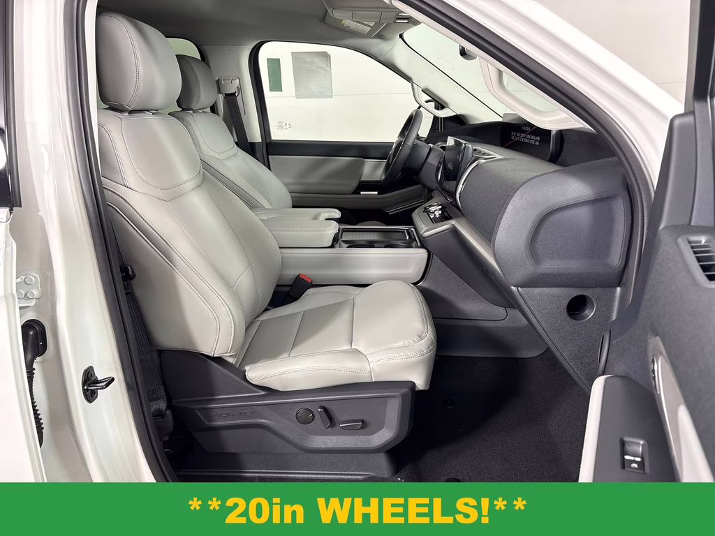 2026 Star White Metallic Tri-Coat Ford Expedition Active RWD SUV