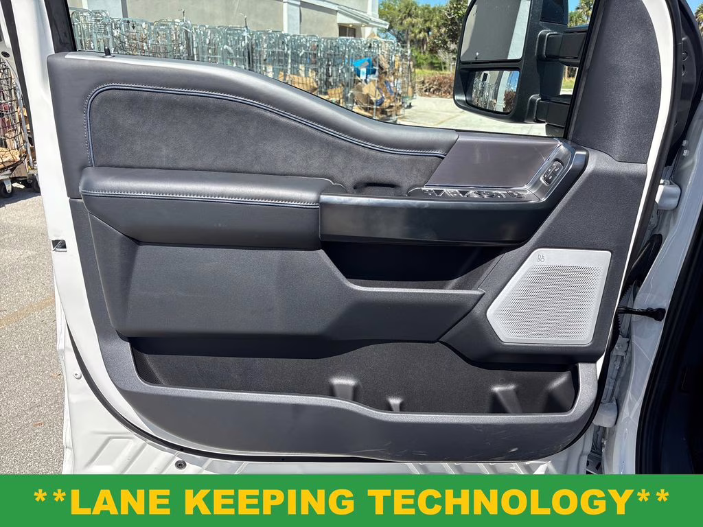 2026 Star White Metallic Tri-Coat Ford Super Duty F-350 SRW Platinum 4X4 Truck