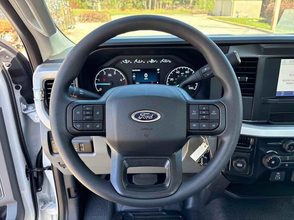 2026 Oxford White Ford Super Duty F-350 SRW XL RWD Truck