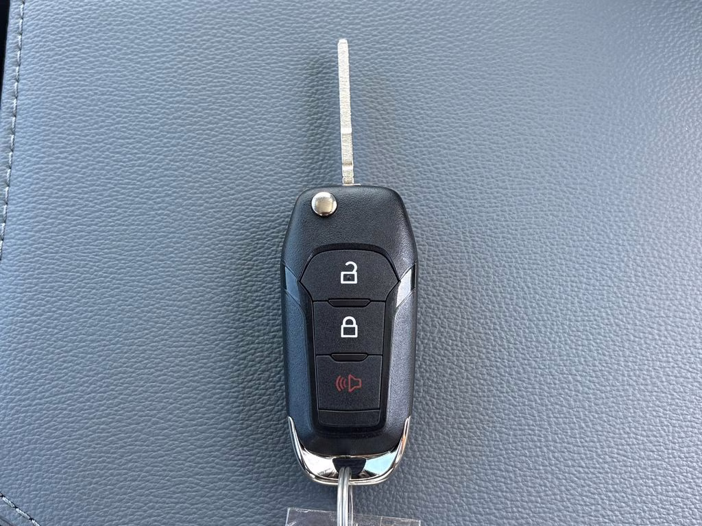 2026 Oxford White Ford Super Duty F-350 SRW XL RWD Truck