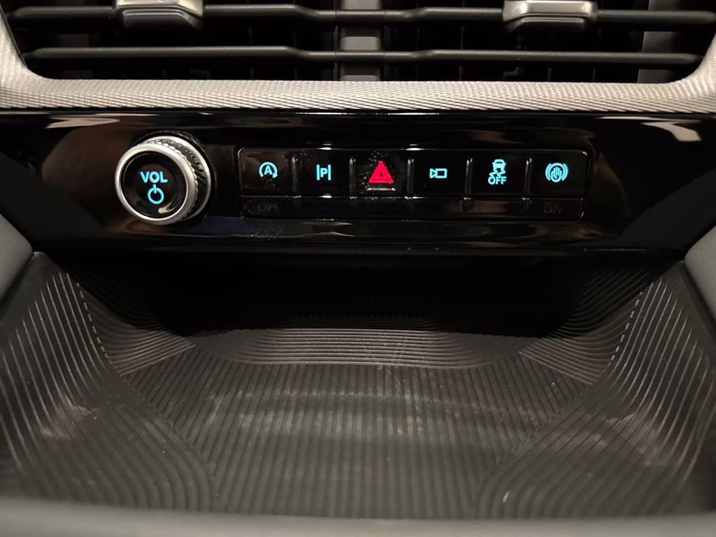 2026 Space White Metallic Ford Explorer Active RWD SUV