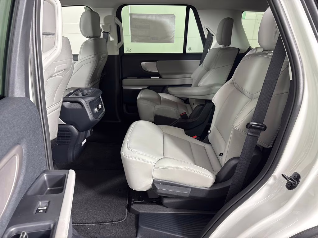 2026 Star White Metallic Tri-Coat Ford Expedition Active RWD SUV