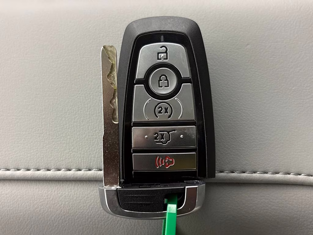 2026 Star White Metallic Tri-Coat Ford Expedition Active RWD SUV