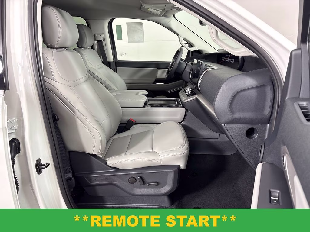 2026 Star White Metallic Tri-Coat Ford Expedition Active RWD SUV