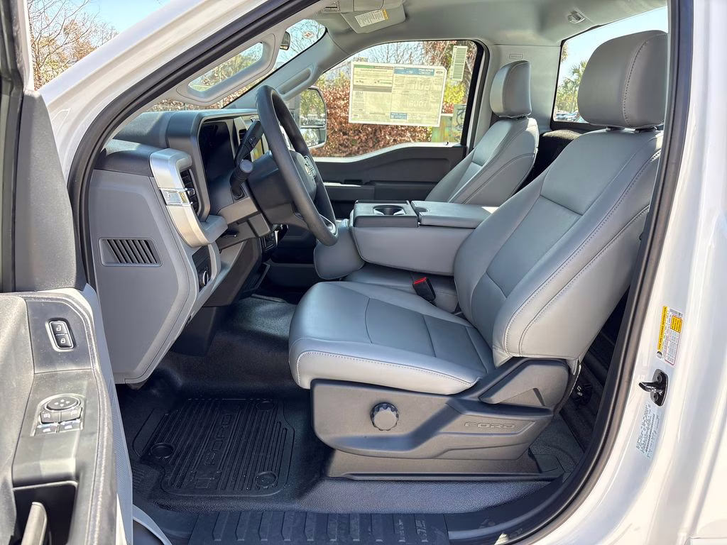 2026 Oxford White Ford Super Duty F-350 SRW XL RWD Truck