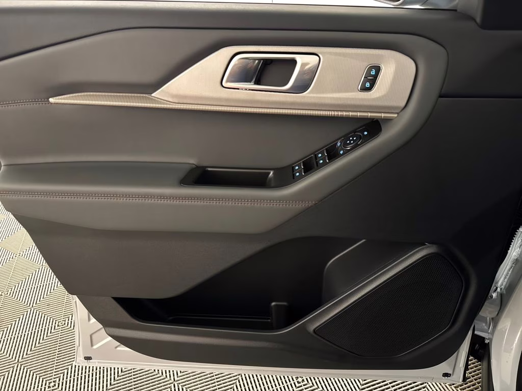 2026 Space White Metallic Ford Explorer Active RWD SUV