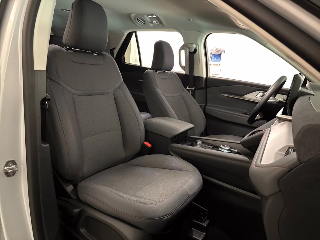 2026 Space White Metallic Ford Explorer Active RWD SUV