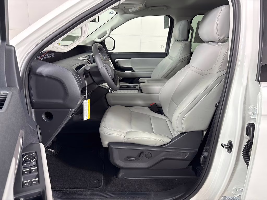 2026 Star White Metallic Tri-Coat Ford Expedition Active RWD SUV