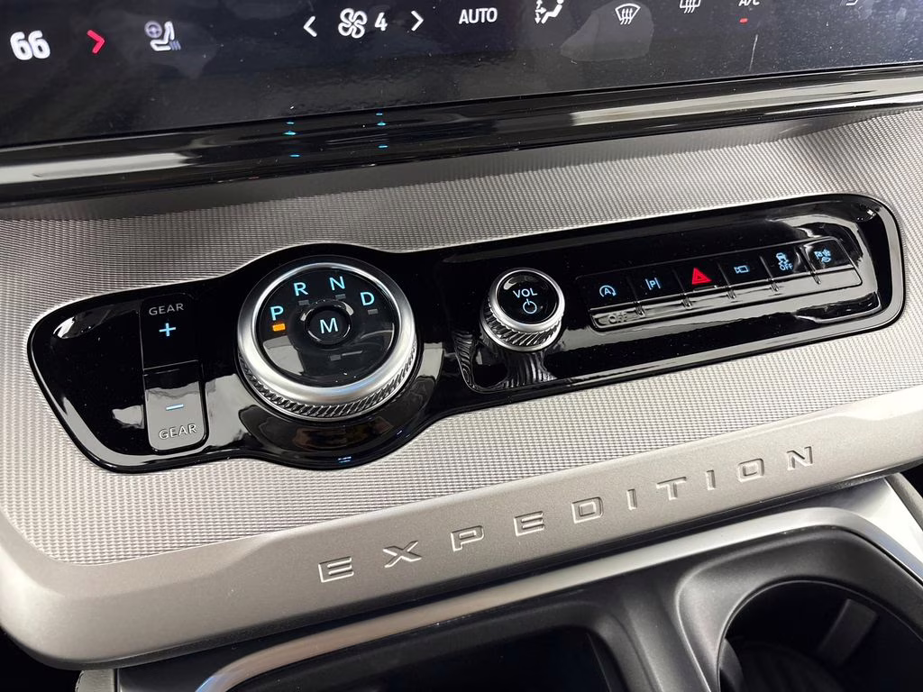 2026 Star White Metallic Tri-Coat Ford Expedition Active RWD SUV