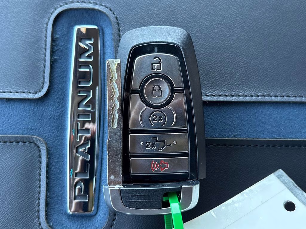 2026 Star White Metallic Tri-Coat Ford Super Duty F-350 SRW Platinum 4X4 Truck