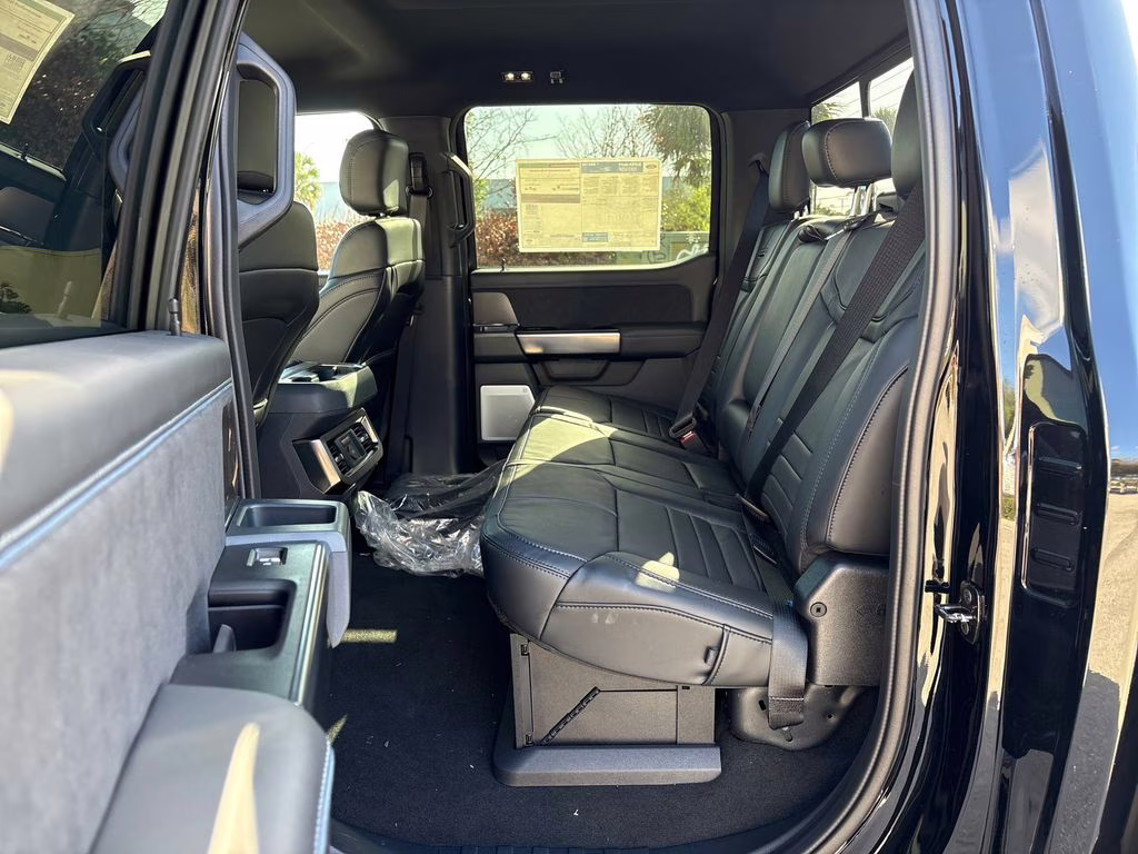 2026 Agate Black Metallic Ford Super Duty F-350 SRW Platinum 4X4 Truck