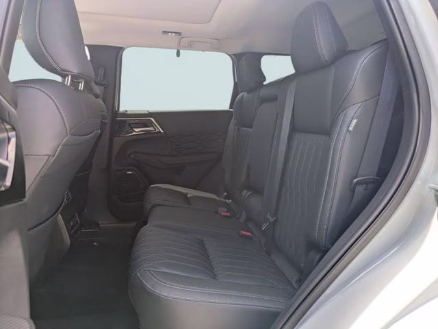 2026 White Diamond Mitsubishi Outlander SEL FWD SUV