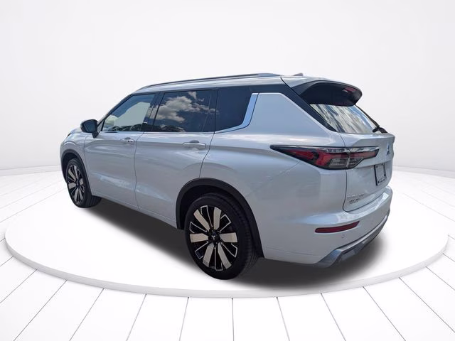 2026 White Diamond Mitsubishi Outlander SEL FWD SUV