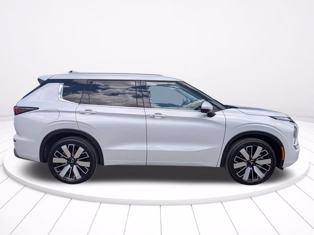 2026 White Diamond Mitsubishi Outlander SEL FWD SUV
