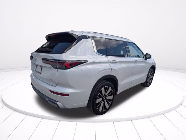 2026 White Diamond Mitsubishi Outlander SEL FWD SUV