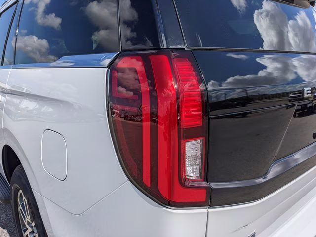 2026 Oxford White Ford Expedition Active RWD SUV