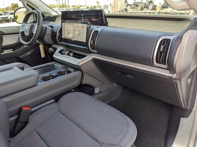 2026 Oxford White Ford Expedition Active RWD SUV