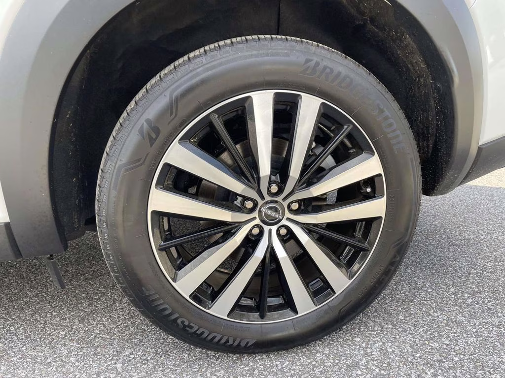 2025 Everest White Pearl Tricoat Nissan Pathfinder Platinum FWD SUV