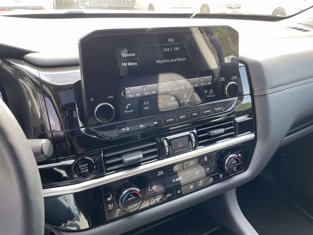 2025 Everest White Pearl Tricoat Nissan Pathfinder Platinum FWD SUV