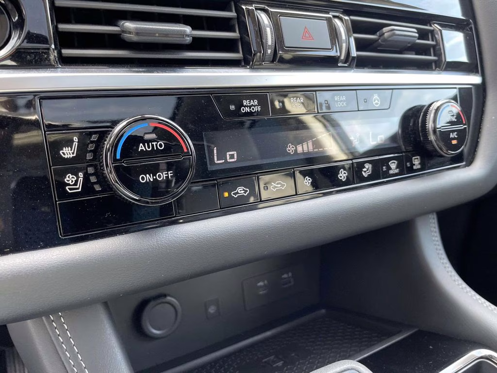 2025 Everest White Pearl Tricoat Nissan Pathfinder Platinum FWD SUV