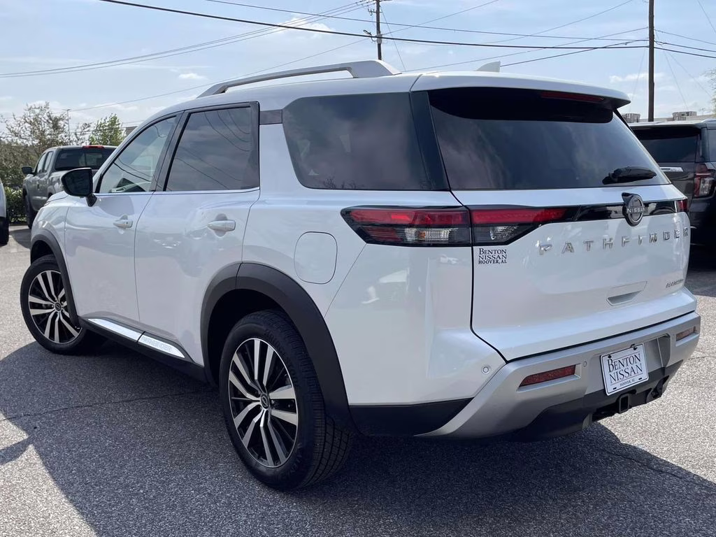 2025 Everest White Pearl Tricoat Nissan Pathfinder Platinum FWD SUV
