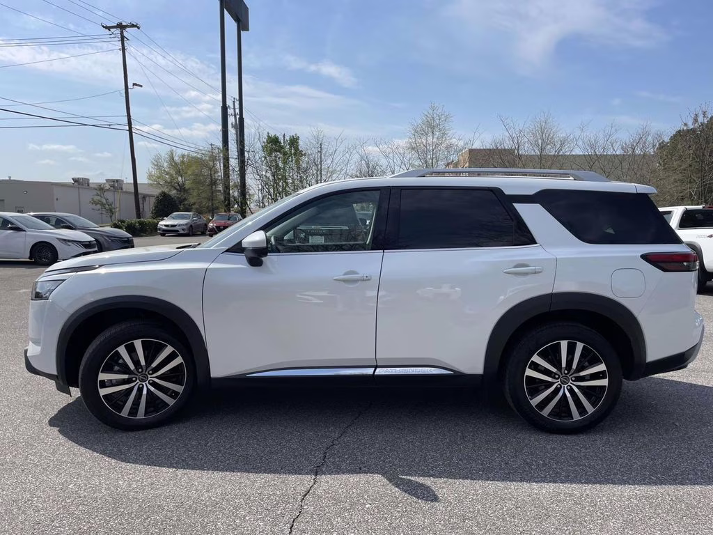 2025 Everest White Pearl Tricoat Nissan Pathfinder Platinum FWD SUV